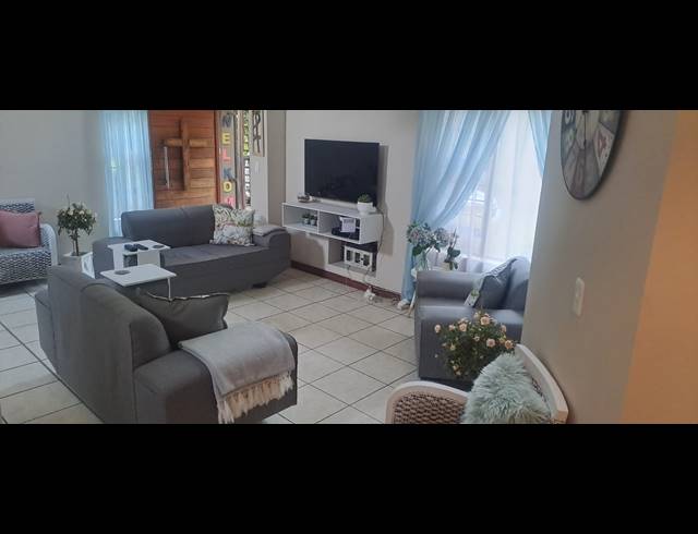 2 BEDROOM TOWNHOUSE FOR SALE IN WATERVAL EAST